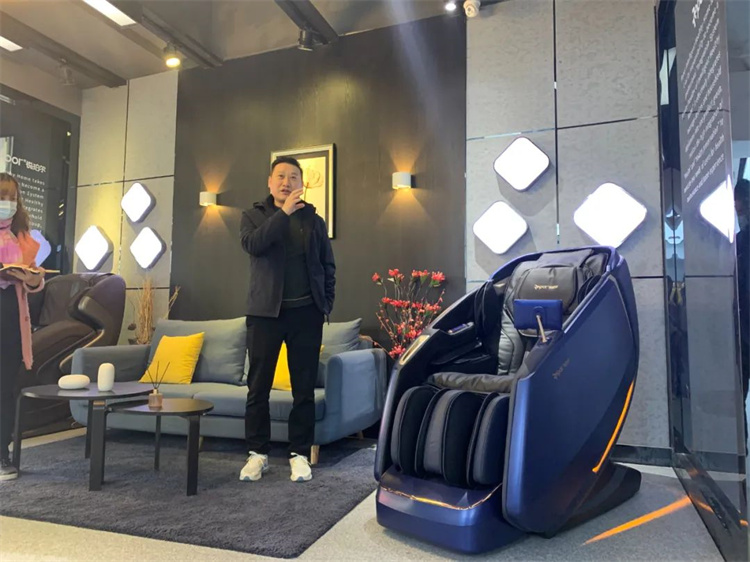 zoty中欧体育官方网站体育集团旗下品牌—锐珀尔举行新款4D穴感总裁按摩椅S500内训会