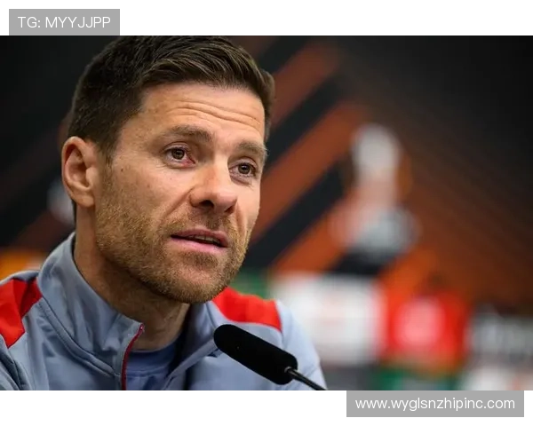 阿隆索：中场组织者的职责与球队影响分析