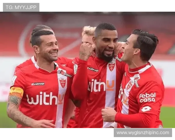 诺丁汉中场组织