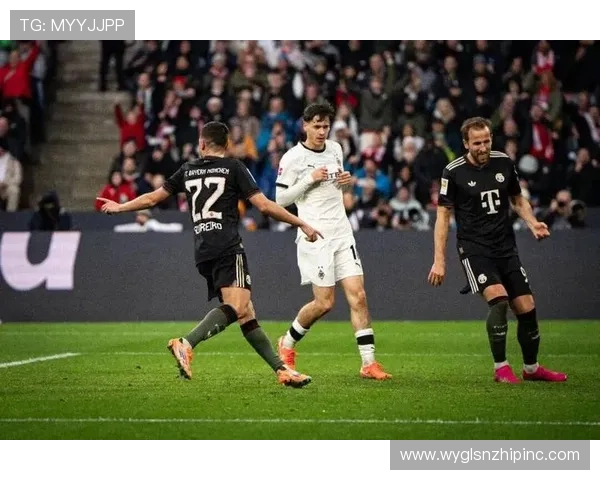 拜仁更衣室矛盾传闻增加,球队内部稳定性面临考验,对赛季走势形成制约 拜仁更衣室矛盾传闻增加,球队内部稳定性面临考验,对赛季走势形成制约