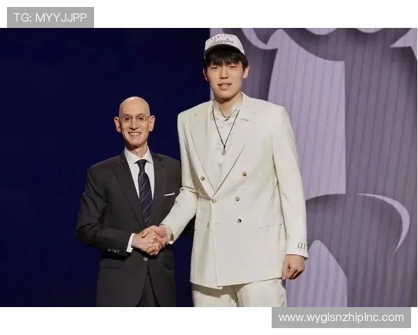 杨瀚森私下居然是这样，一秒脱离球场变成路人甲？